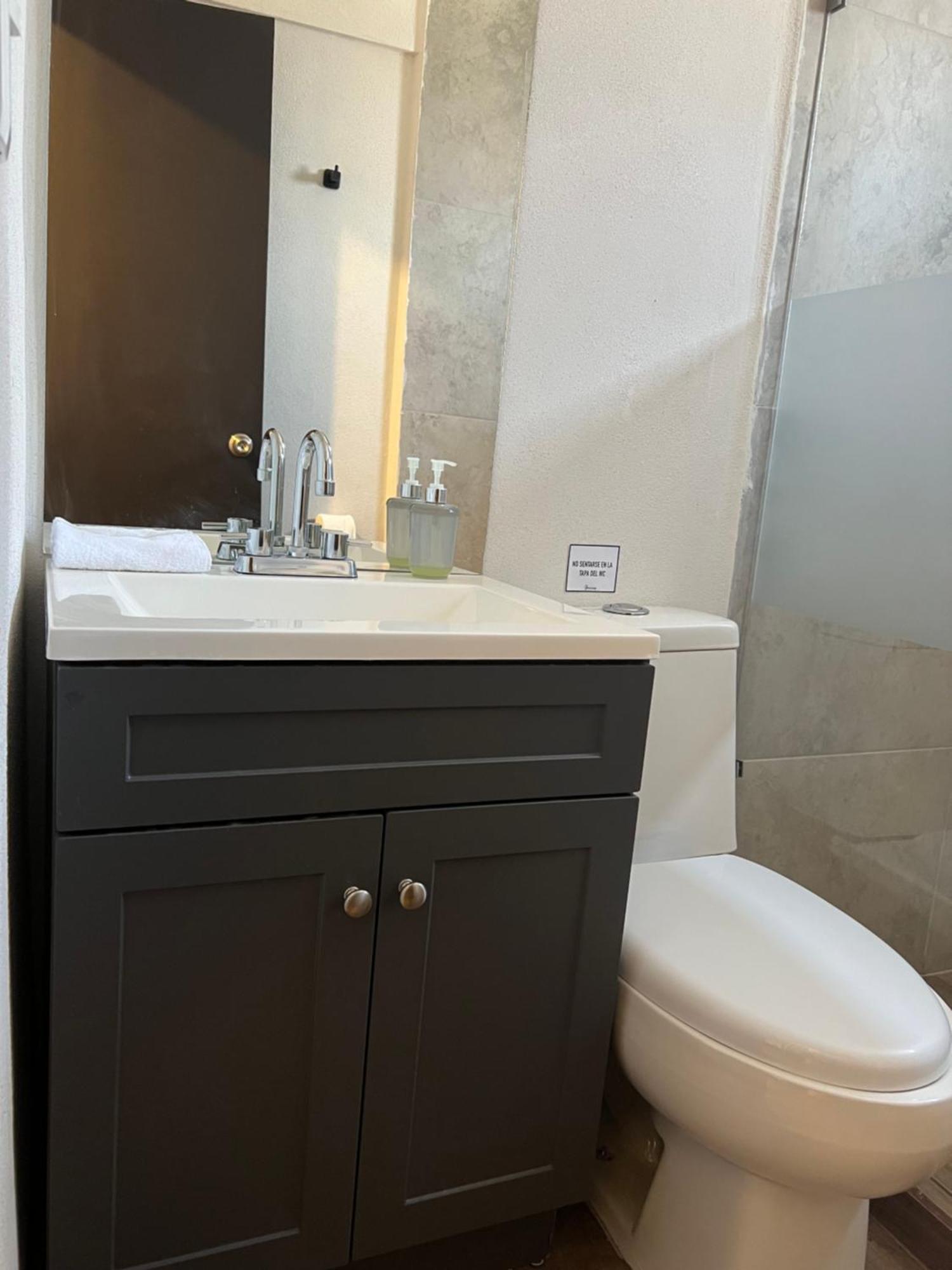 Hotel Tia Flora ليون المظهر الخارجي الصورة